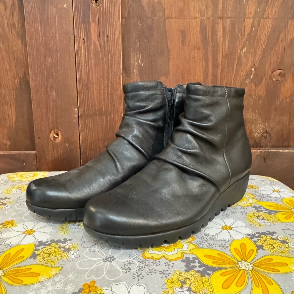 Munro Black Leather Boot with Branded Pink Insole